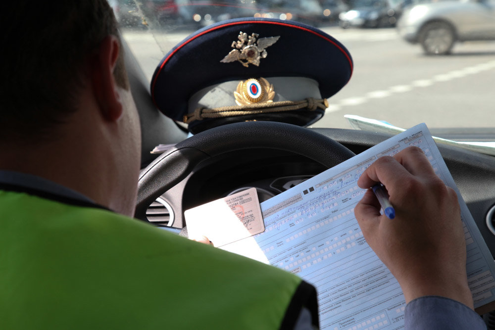 В ГИБДД рассказали, что делать, когда инспектор требует взятку