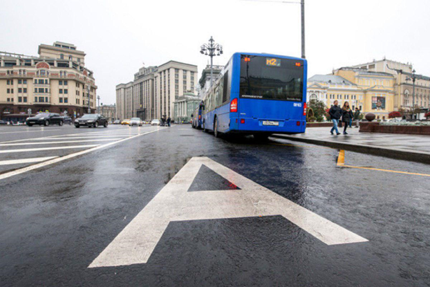 В Москве запретили проезд по выделенным полосам