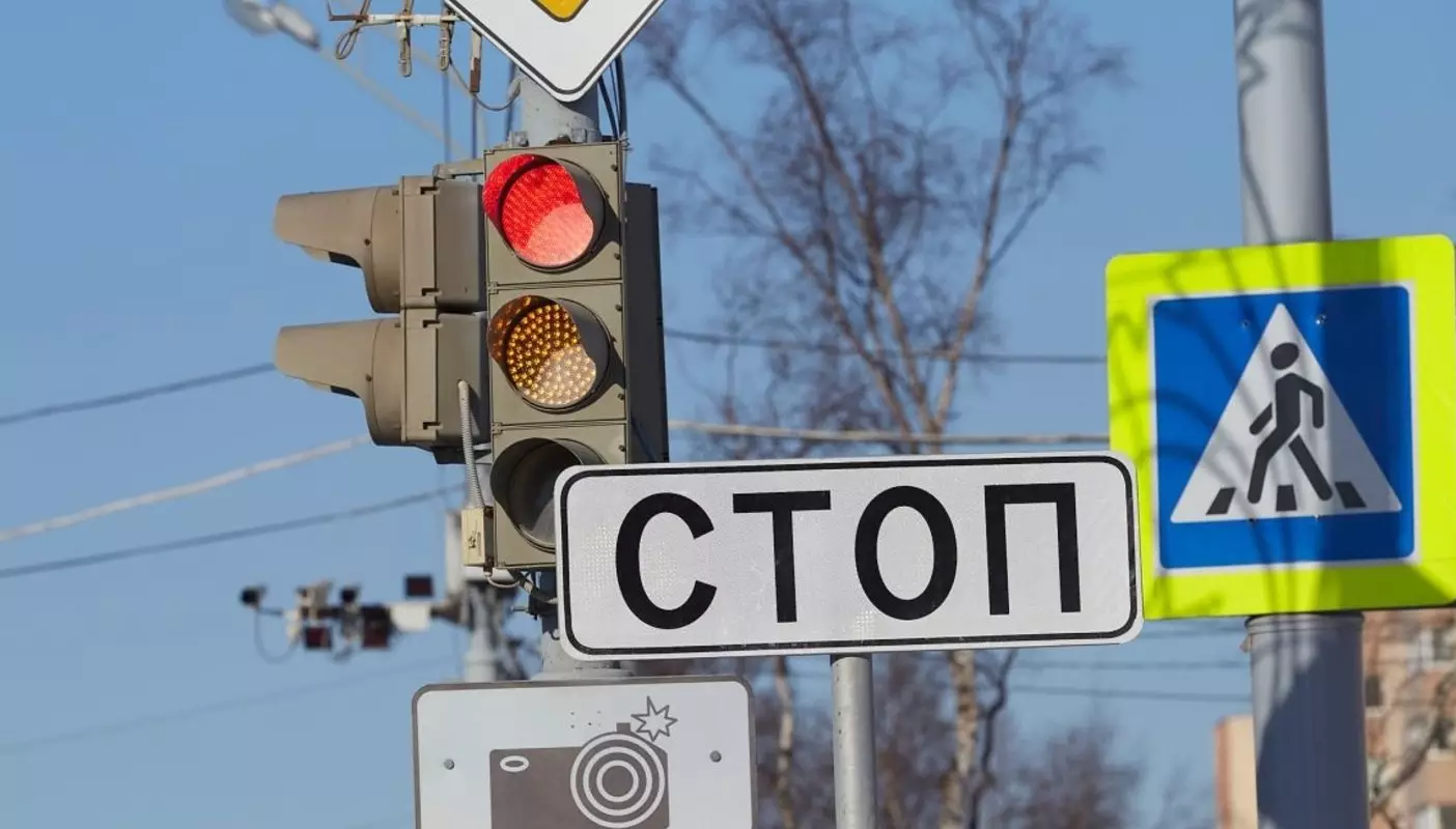 Россияне смогут подавать в суд за некорректные знаки и светофоры