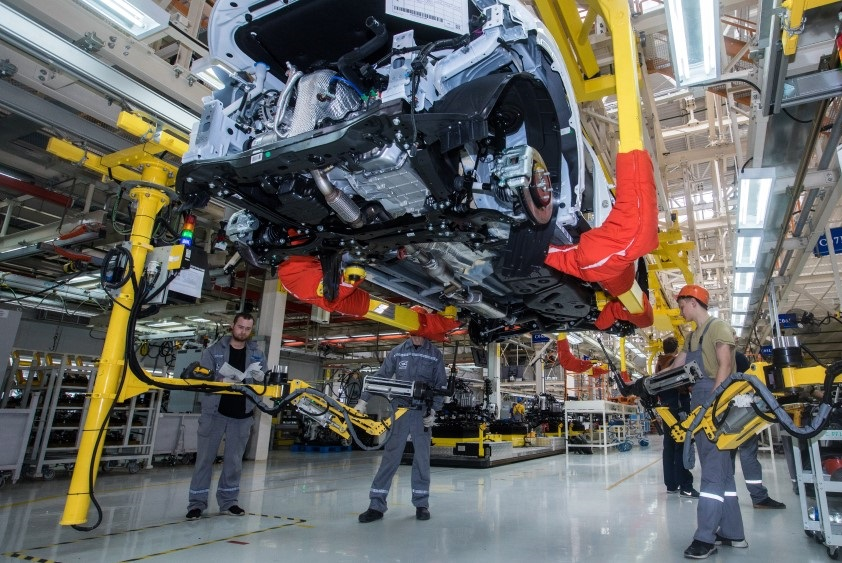 Geely остановила конвейер в Белоруссии